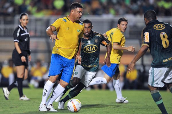 校门口的早 校门口的早