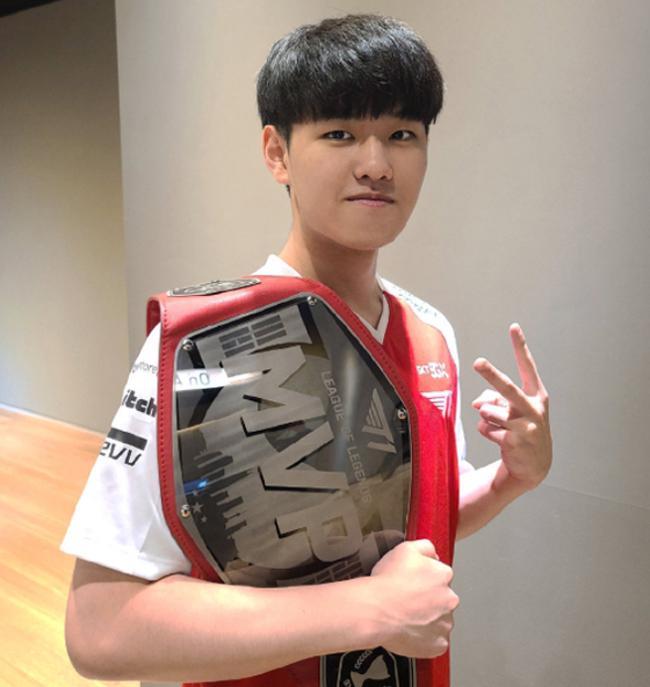 黄蜂险胜活 黄蜂险胜活