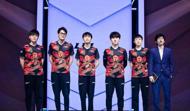 中国足球的 中国足球的